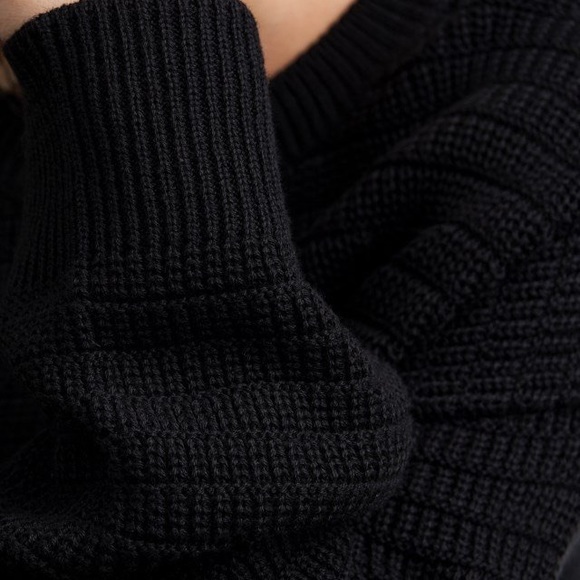 xle // black sweater - Picture 3 of 5